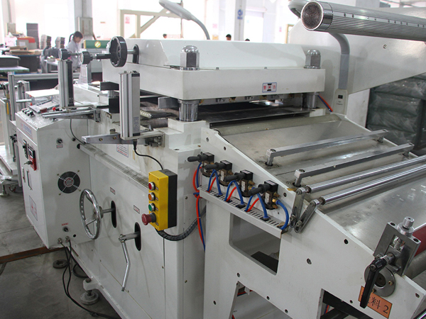 數(shù)控智能模切機(jī)